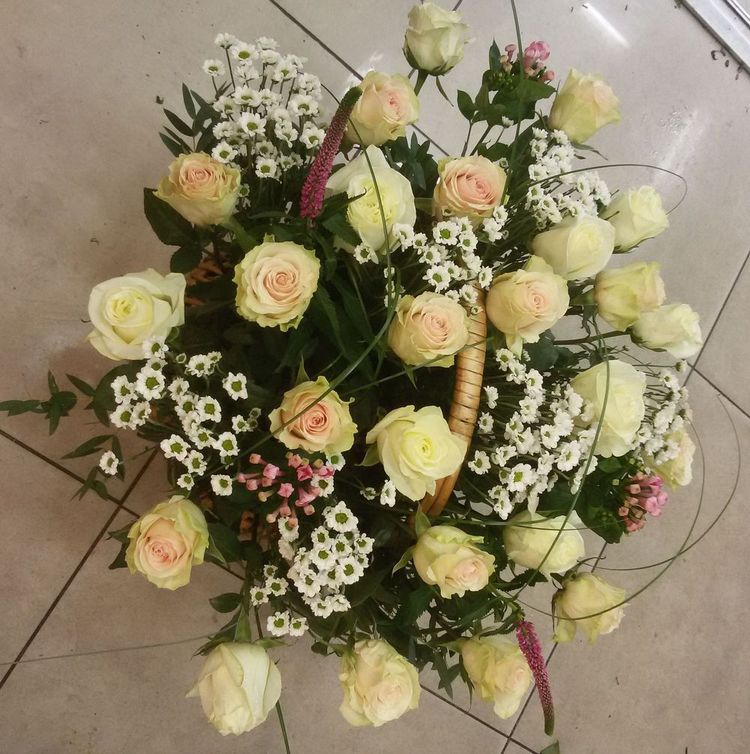 Композиция №392 из роз в корзине, Кения, 25 роз, 40см